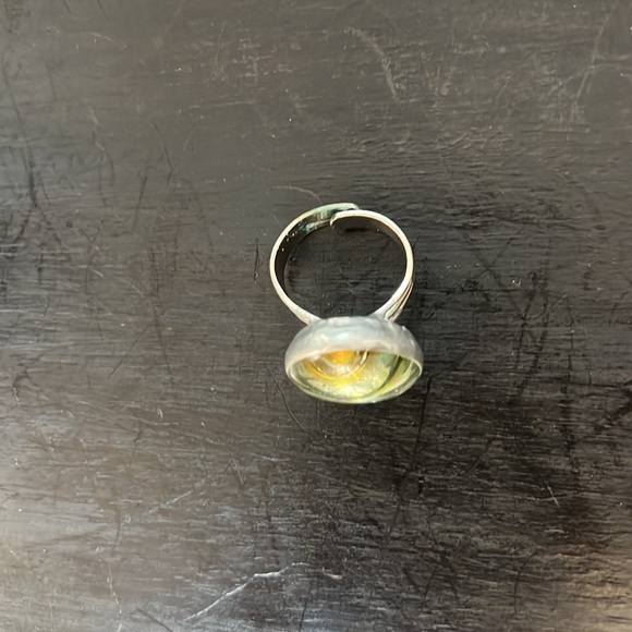 Round statement ring silver toned base glass top with green amber swirl pattern - Picture 7 of 8